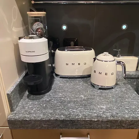 Apartment Carlo & Dany Piano Terra In Centro Con Giardino Parma