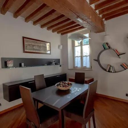 Carlo & Dany Piano Terra In Centro Con Giardino