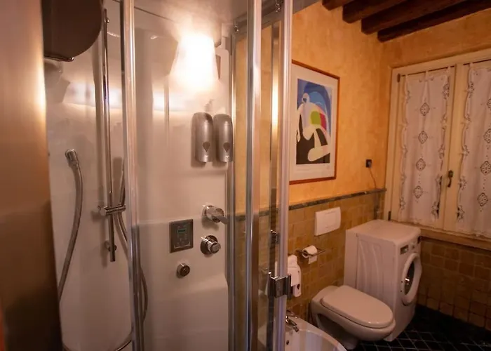 Carlo & Dany Piano Terra In Centro Con Giardino Parma