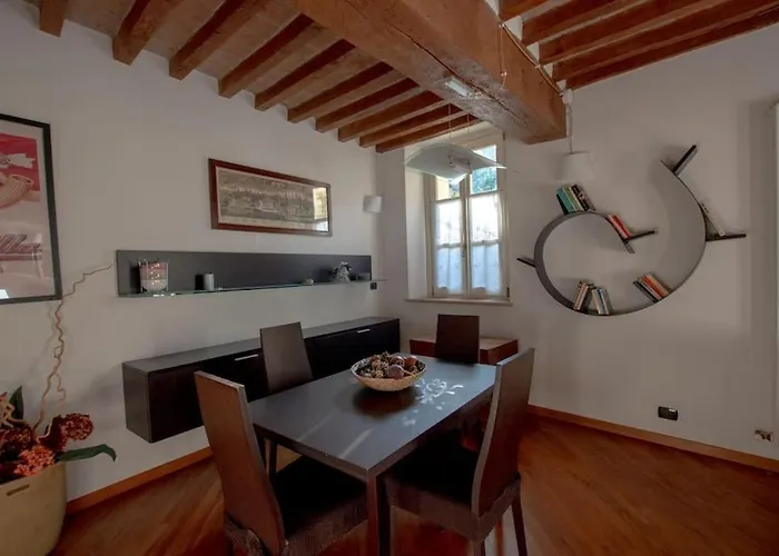 Carlo & Dany Piano Terra In Centro Con Giardino